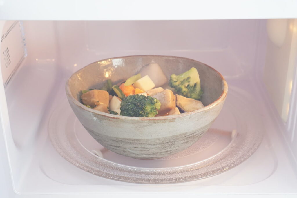 MISOVATIONを電子レンジに入れた様子